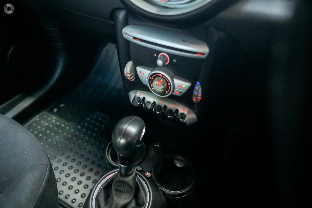 
								2009 MINI Hatch R56 Cooper Hatchback 3dr Steptronic 6sp 1.6i #259 full									