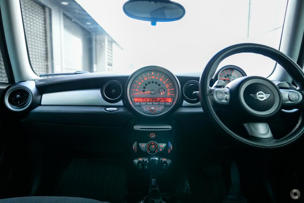 
								2009 MINI Hatch R56 Cooper Hatchback 3dr Steptronic 6sp 1.6i #259 full									