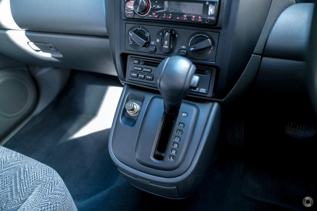 
								1998 Mitsubishi Nimbus UG GLX Wagon 7st 5dr Auto 4sp 2.4i – #513 full									