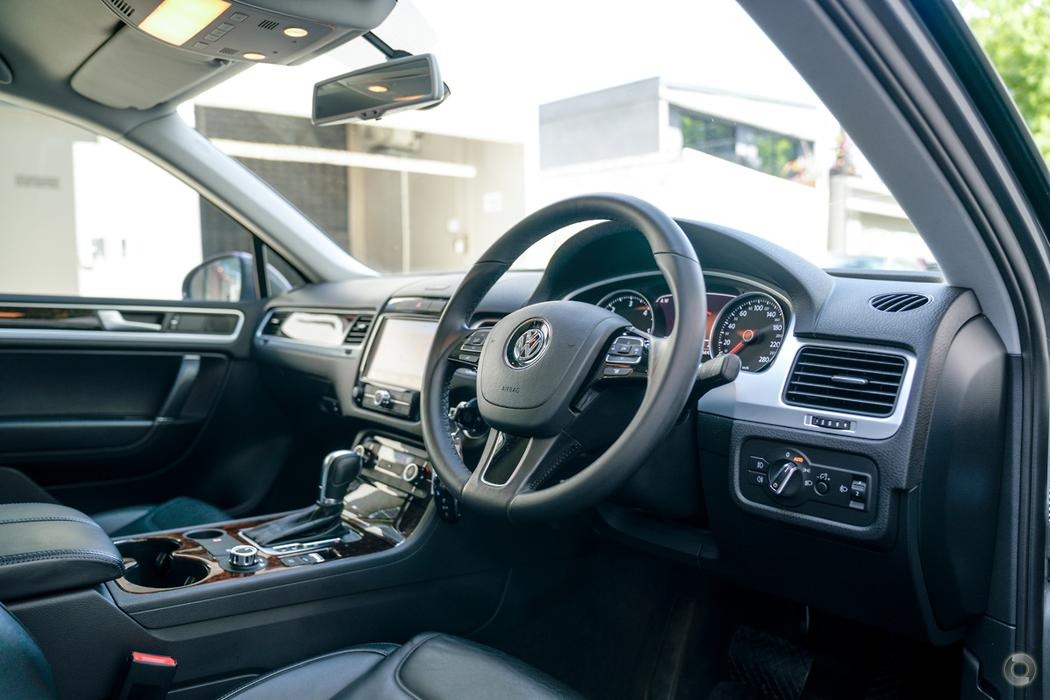 
								2011 Volkswagen Touareg 7P MY12 V6 TDI Wagon 5dr Tiptronic 8sp 4MOTION 681kg 3.0DT – #505 sold full									