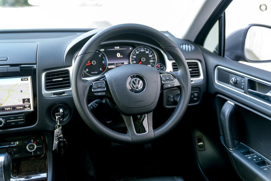 
								2011 Volkswagen Touareg 7P MY12 V6 TDI Wagon 5dr Tiptronic 8sp 4MOTION 681kg 3.0DT – #505 sold full									