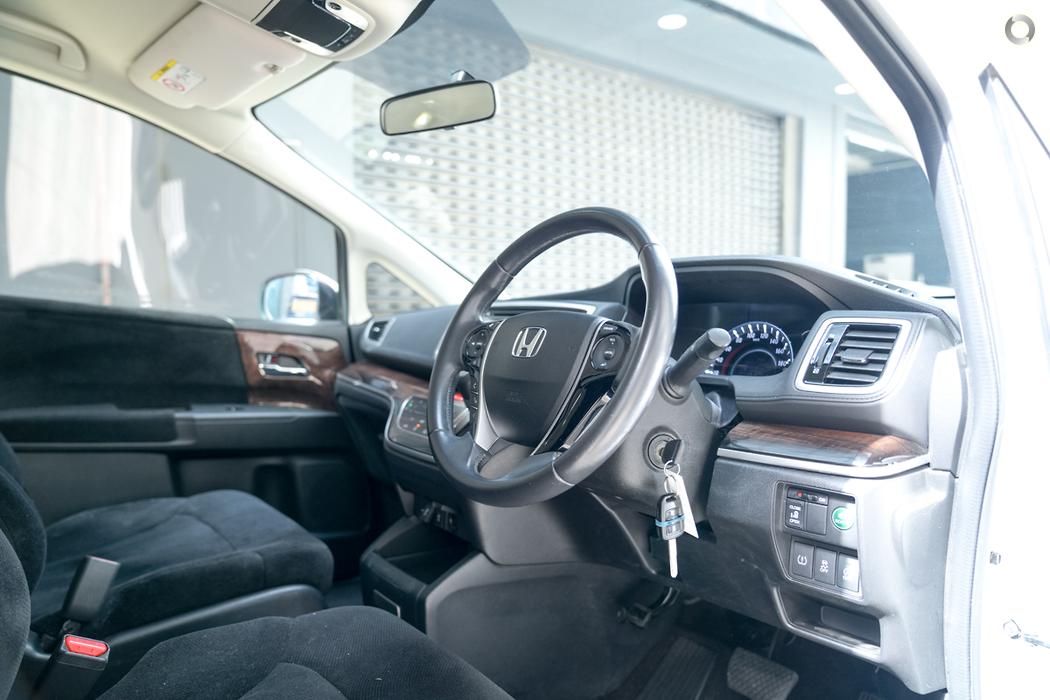 
								2014 Honda Odyssey RC MY14 VTi Wagon 8st 5dr CVT 7sp 2.4i – #606 full									