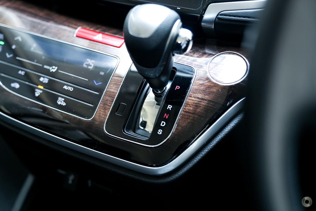 
								2014 Honda Odyssey RC MY14 VTi Wagon 8st 5dr CVT 7sp 2.4i – #606 full									