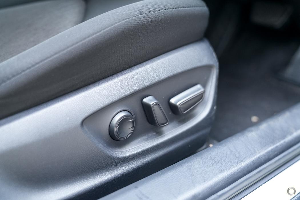 
								2018 Toyota Camry AXVH71R Ascent Sport Sedan 4dr CVT 6sp 2.5i88kW Hybrid – #607 full									