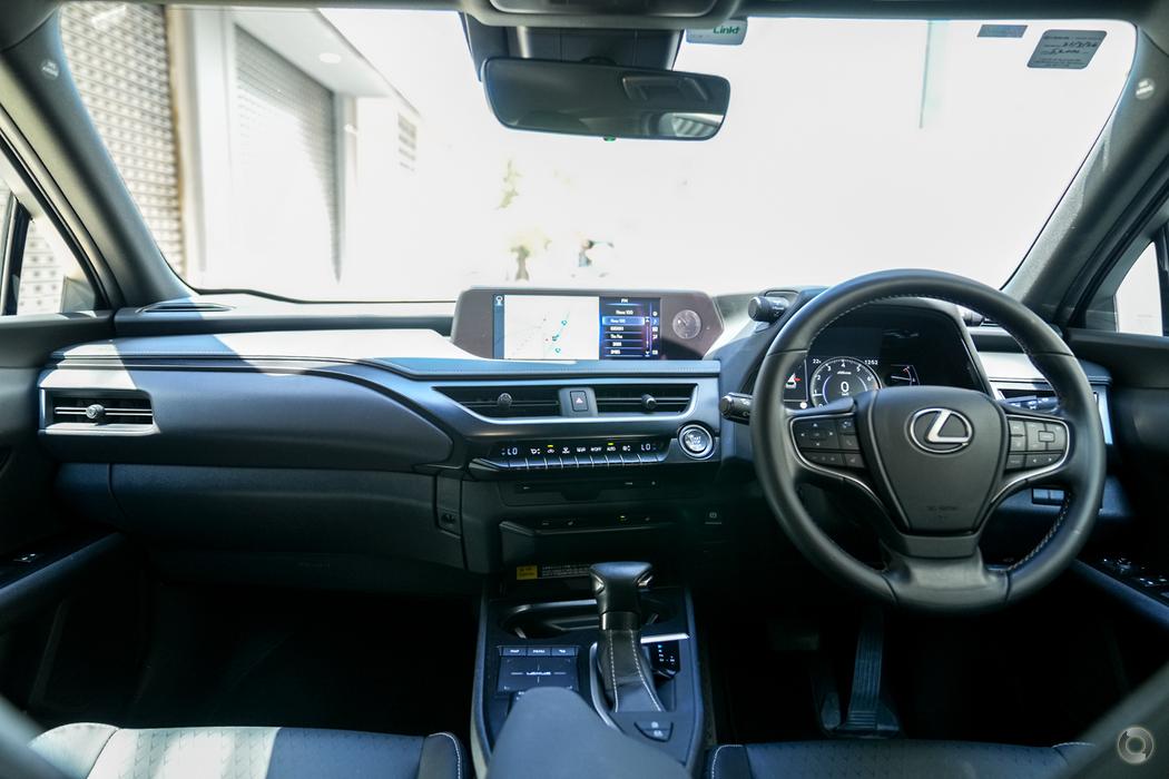 
								2019 Lexus UX MZAA10R UX200 Luxury Hatchback 5dr CVT 1sp 2WD 2.0i #605 full									