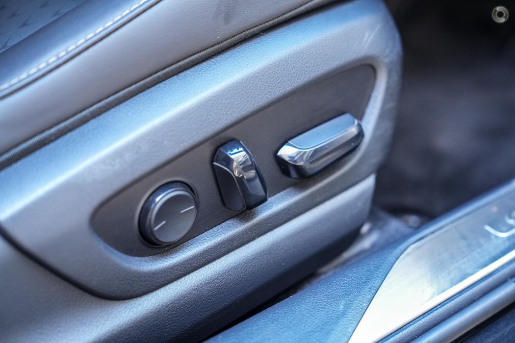 
								2019 Lexus UX MZAA10R UX200 Luxury Hatchback 5dr CVT 1sp 2WD 2.0i #605 full									