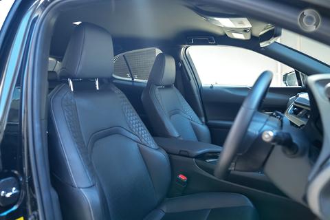 
								2019 Lexus UX MZAA10R UX200 Luxury Hatchback 5dr CVT 1sp 2WD 2.0i #605 full									