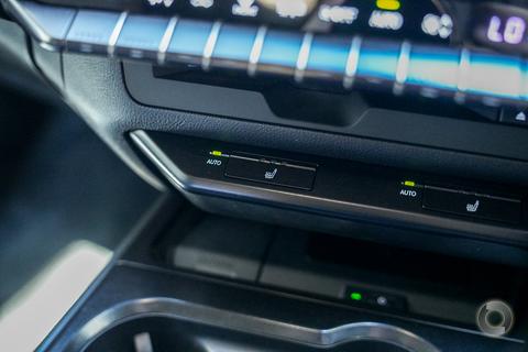 
								2019 Lexus UX MZAA10R UX200 Luxury Hatchback 5dr CVT 1sp 2WD 2.0i #605 full									