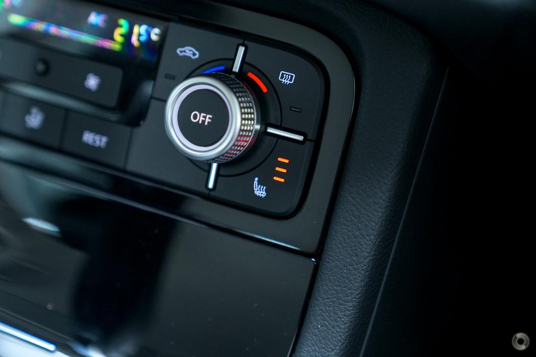 
								2015 Volkswagen Touareg 7P MY16 150TDI Wagon 5dr Tiptronic 8sp 4MOTION 3.0DT – #637 full									