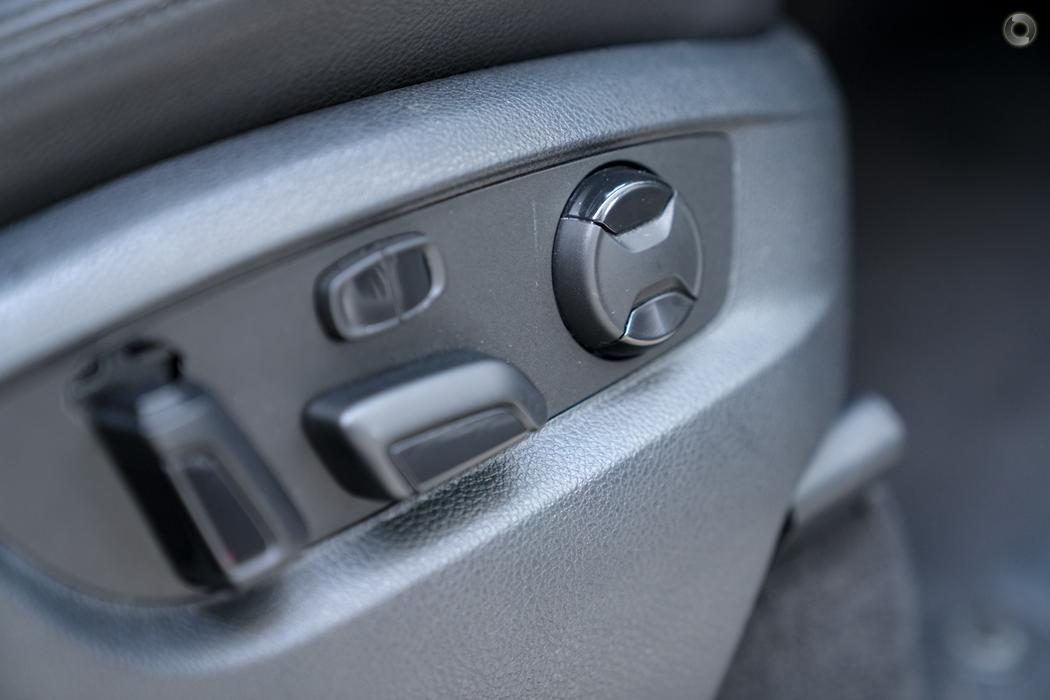 
								2015 Volkswagen Touareg 7P MY16 150TDI Wagon 5dr Tiptronic 8sp 4MOTION 3.0DT – #637 full									