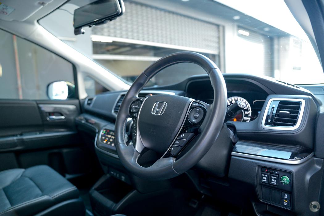 
								2017 Honda Odyssey RC MY17 VTi-L Wagon 7st 5dr CVT 7sp 2.4i – #646 full									