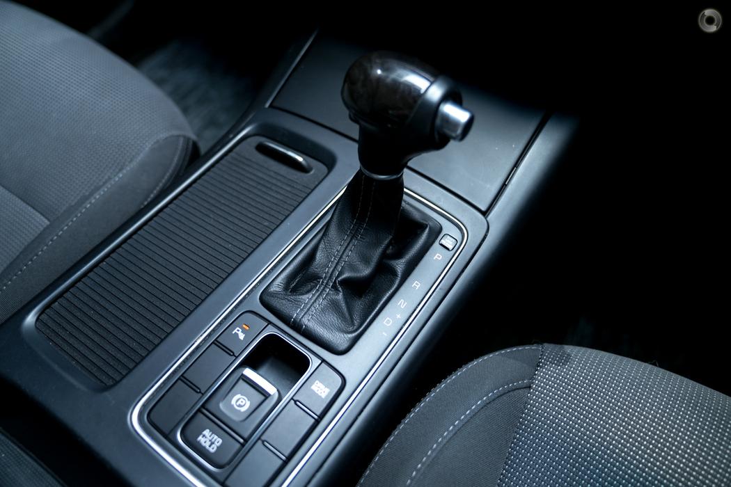 
								2017 Kia Sorento UM MY17 Si Wagon 7st 5dr Spts Auto 6sp 3.3i #632 full									