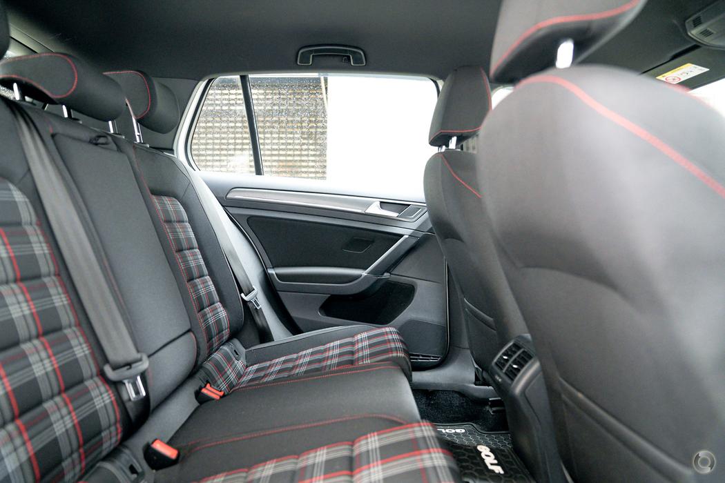 
								2018 Volkswagen Golf 7.5 MY18 GTI Hatchback 5dr DSG 6sp 2.0T full									