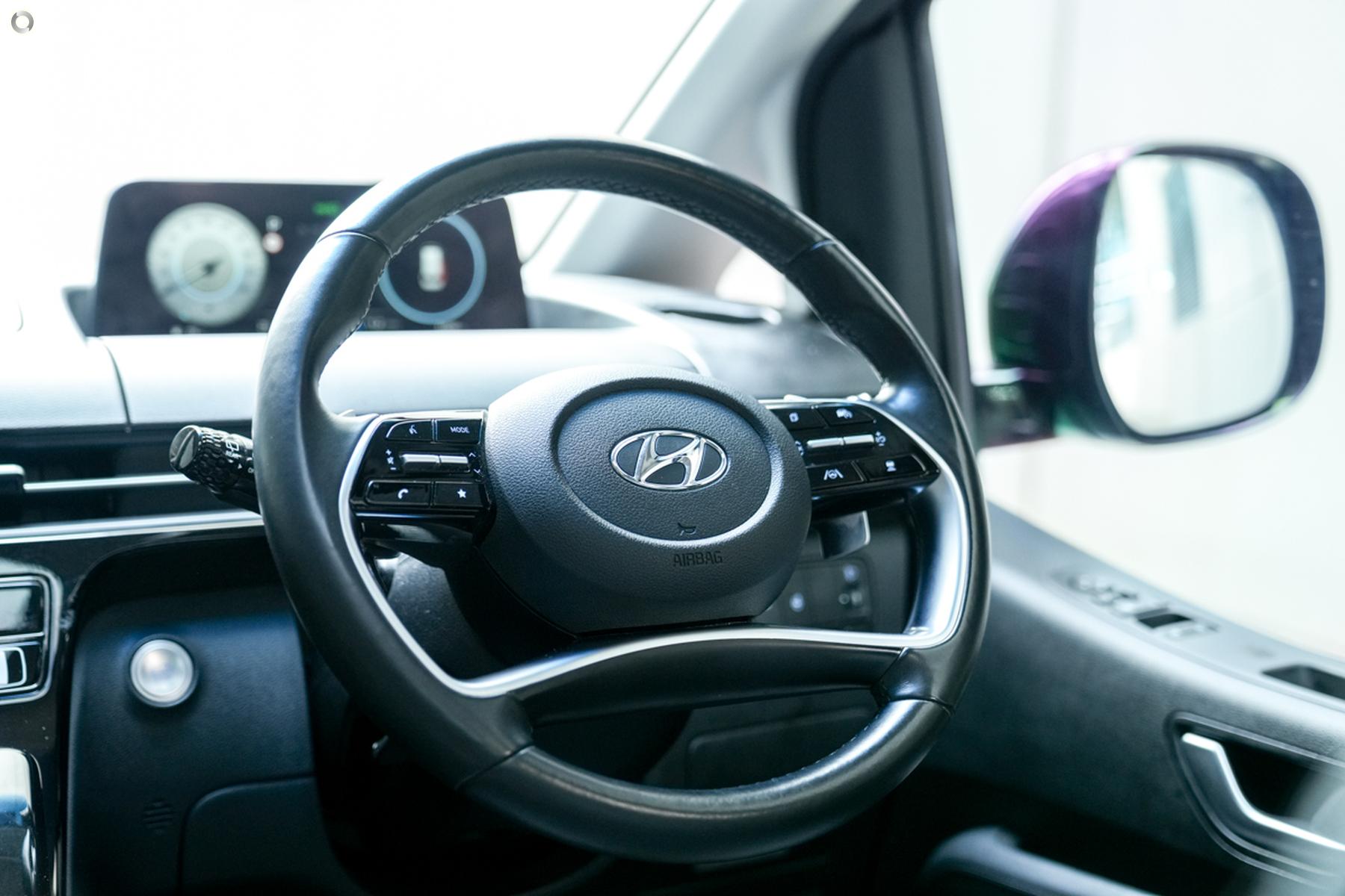 
								2021 Hyundai STARIA US4.V1 MY22 Highlander Wagon 8st 5dr Spts Auto 8sp AWD full									