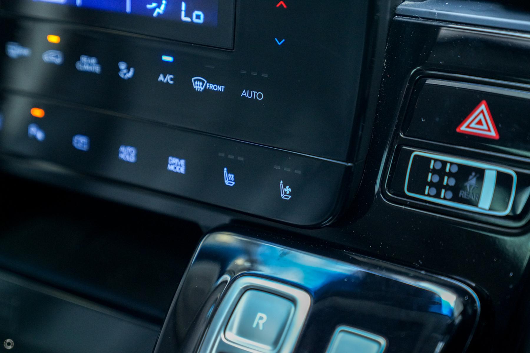 
								2021 Hyundai STARIA US4.V1 MY22 Highlander Wagon 8st 5dr Spts Auto 8sp AWD full									