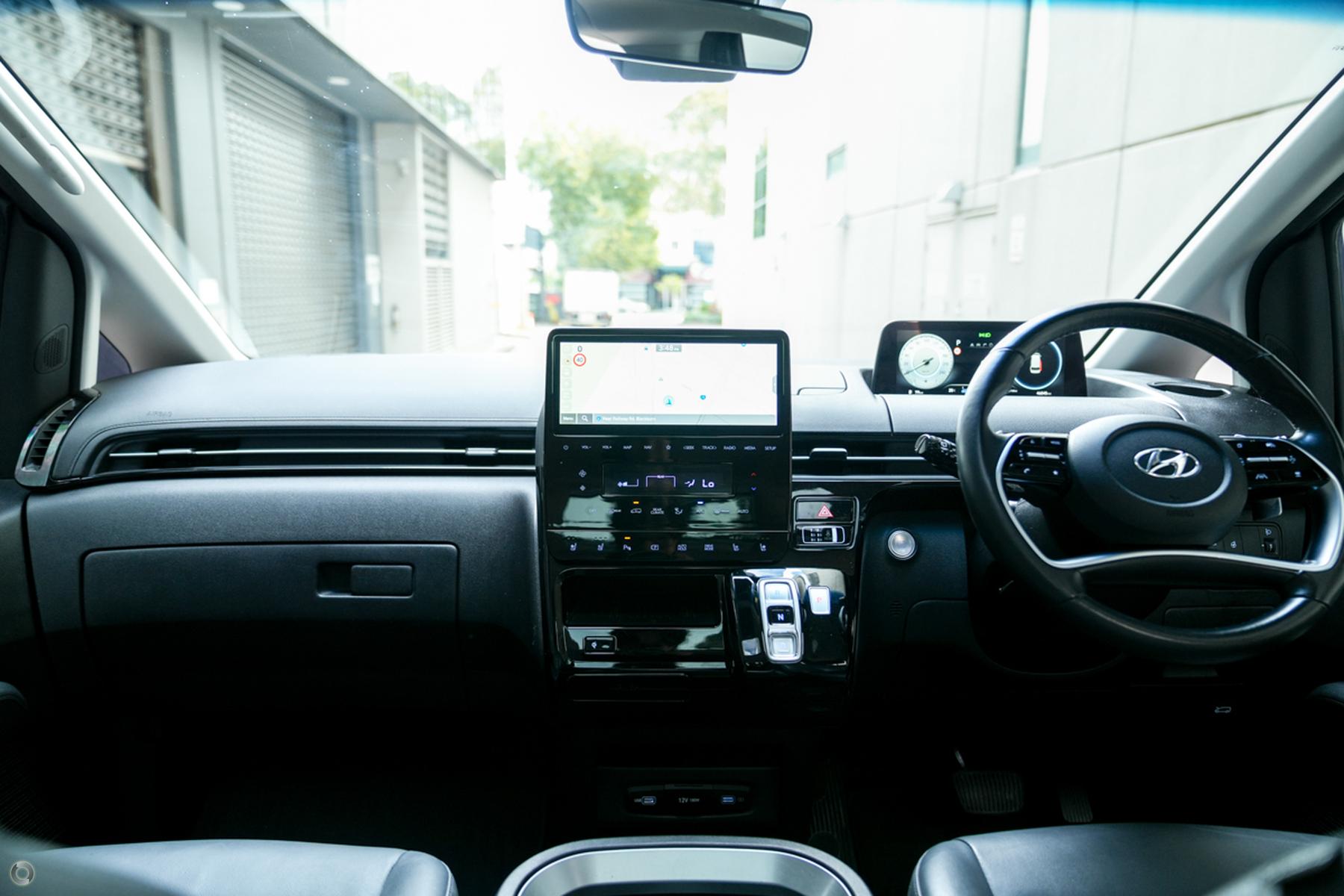 
								2021 Hyundai STARIA US4.V1 MY22 Highlander Wagon 8st 5dr Spts Auto 8sp AWD full									