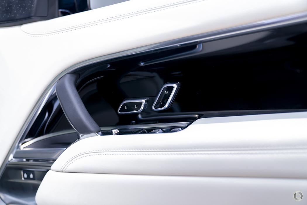 
								2024 Land Rover Range Rover L460 MY24 P460e Autobiography PHEV Wagon 5dr Spts Auto 8sp AWD 3.0TT/160kW Hybrid – #650 full									