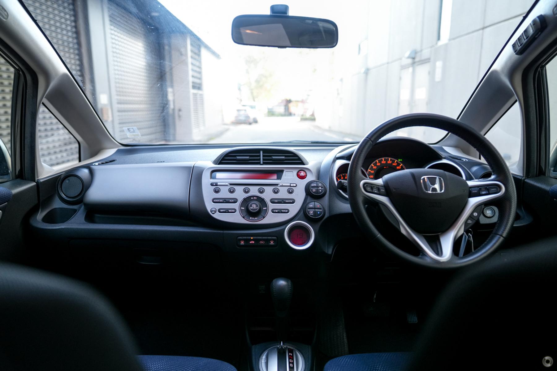 
								2012 Honda Jazz GE MY12 VIBE HATCHBACK 5DR AUTO 5SP 1.3I – #704 full									