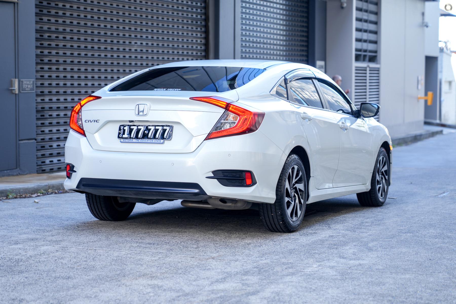 
								2019 Honda Civic 10th Gen MY18 VTi-S Sedan 4dr CVT 1sp 1.8i – #683 full									