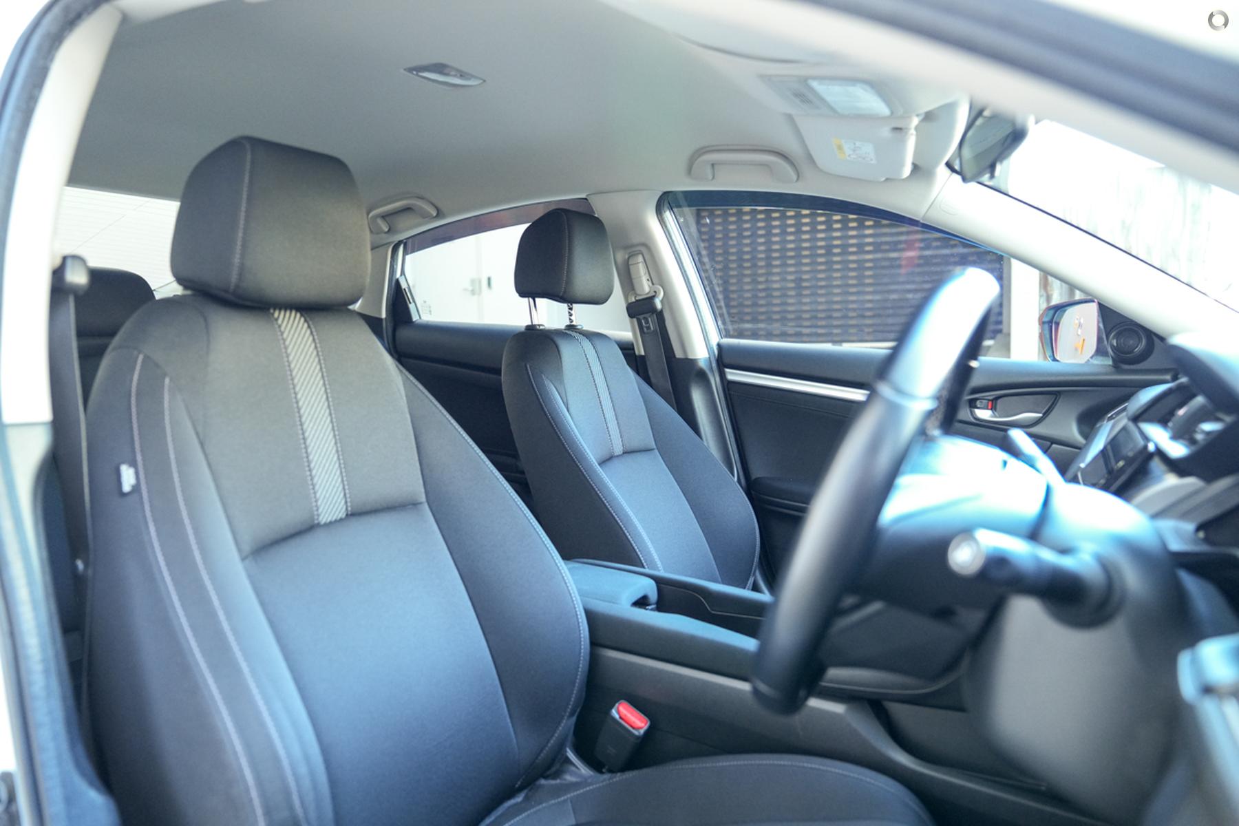 
								2019 Honda Civic 10th Gen MY18 VTi-S Sedan 4dr CVT 1sp 1.8i – #683 full									