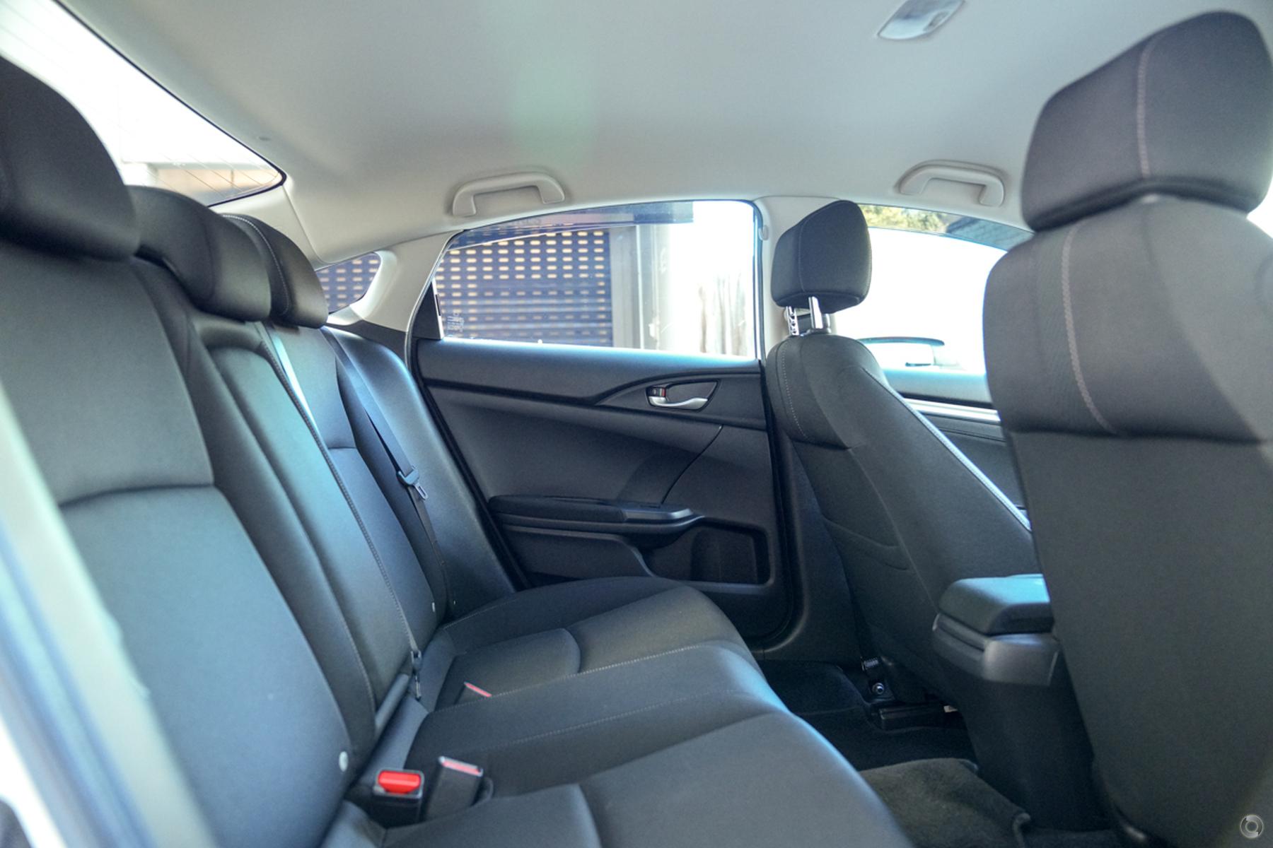 
								2019 Honda Civic 10th Gen MY18 VTi-S Sedan 4dr CVT 1sp 1.8i – #683 full									