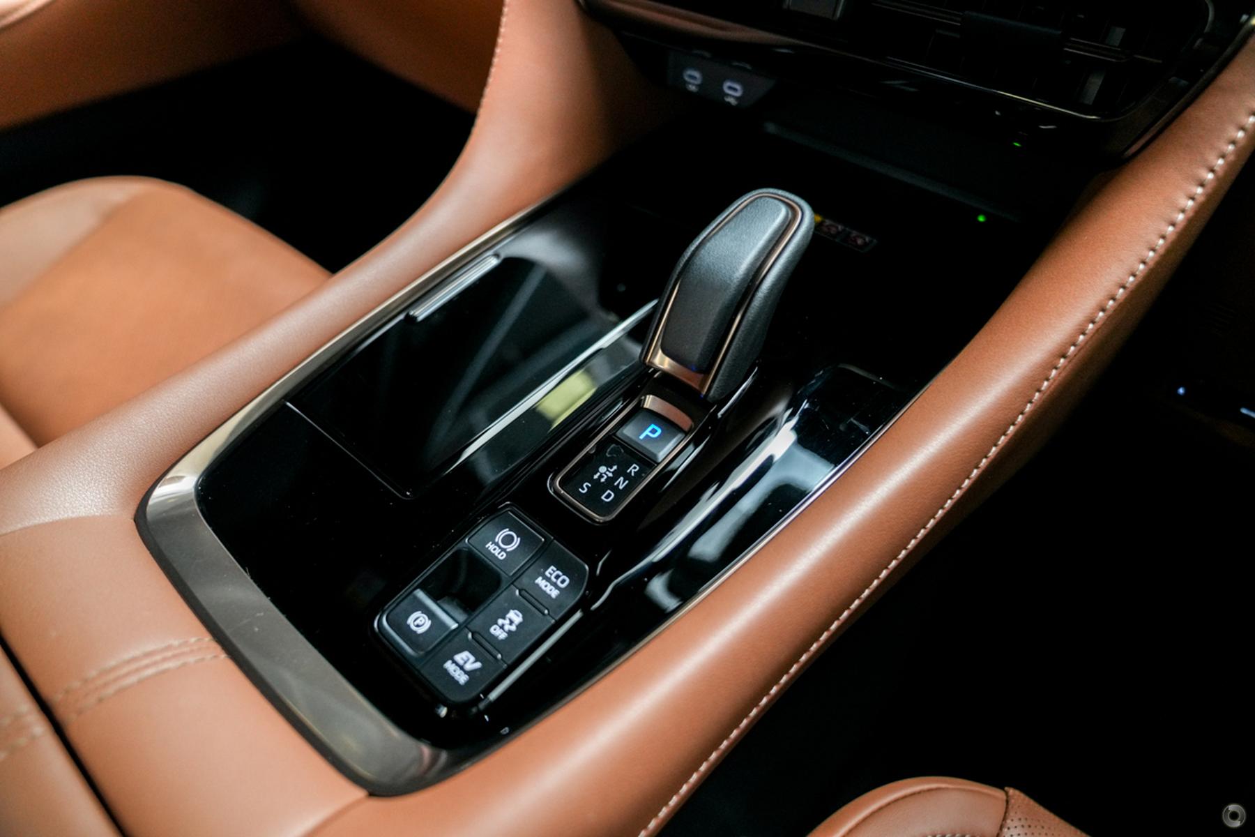 
								2024 Toyota Vellfire AAHH40W Hybrid Z Premier Van Wagon 7st 5dr CVT 1sp 2.5i Hybrid [IMP] – #690 full									