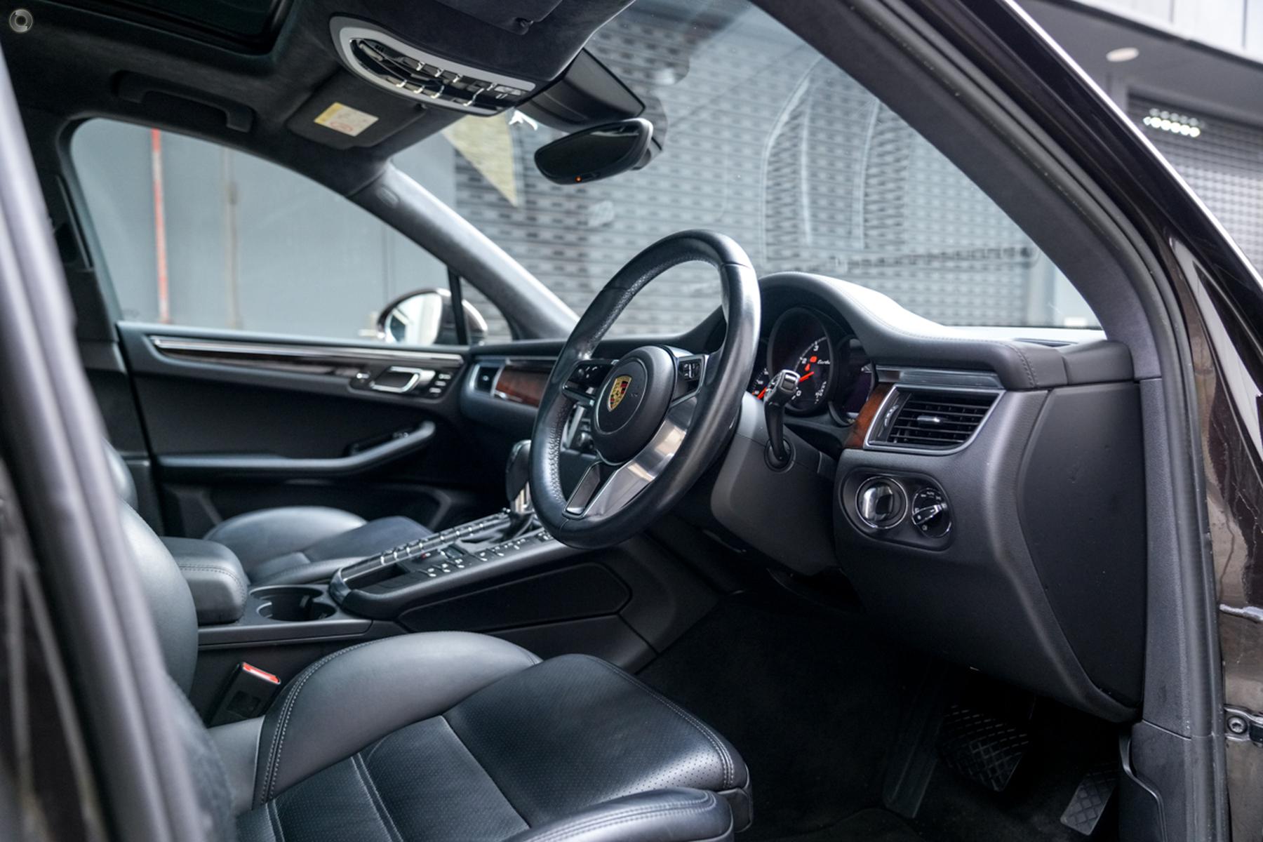 
								2015 Porsche Macan 95B MY16 Turbo Wagon 5dr PDK 7sp AWD 625kg 3.6TT – #752 full									