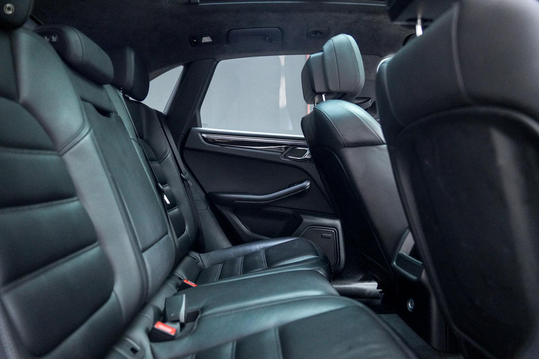 
								2015 Porsche Macan 95B MY16 Turbo Wagon 5dr PDK 7sp AWD 625kg 3.6TT – #752 full									