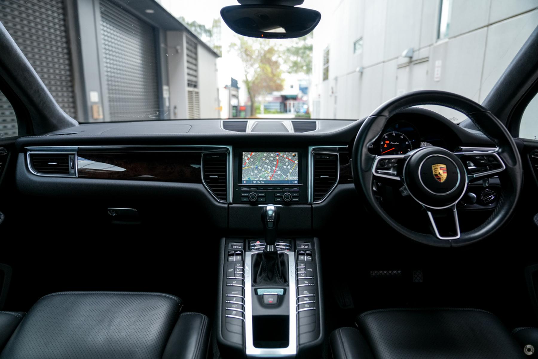 
								2015 Porsche Macan 95B MY16 Turbo Wagon 5dr PDK 7sp AWD 625kg 3.6TT – #752 full									