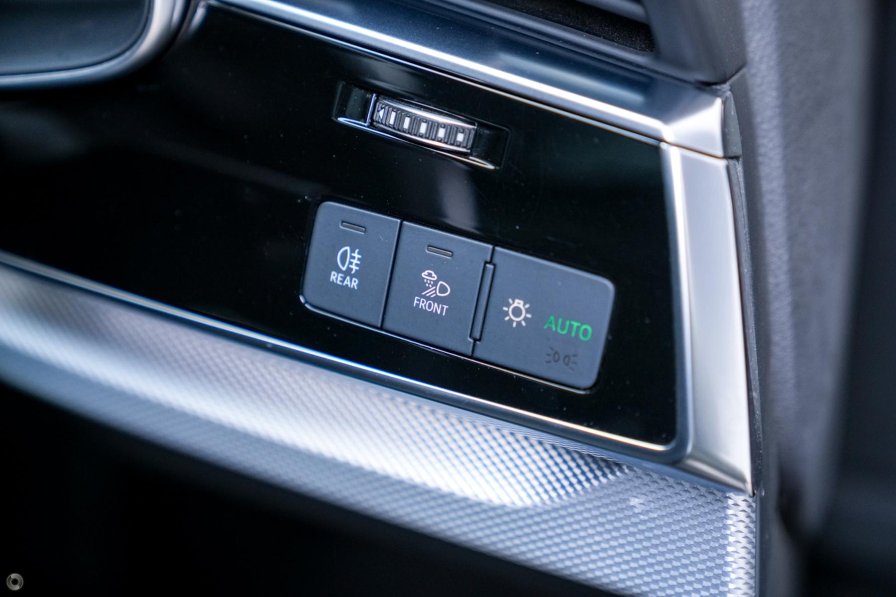 
								2019 Audi Q8 4M F1 MY19 55 TFSI Wagon 5dr Tiptronic 8sp quattro 3.0T/12kW – #818 full									