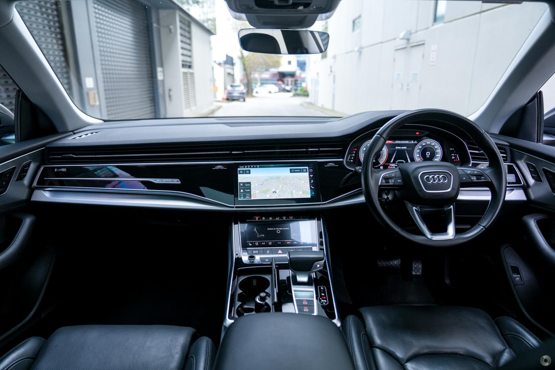 
								2019 Audi Q8 4M F1 MY19 55 TFSI Wagon 5dr Tiptronic 8sp quattro 3.0T/12kW – #818 full									