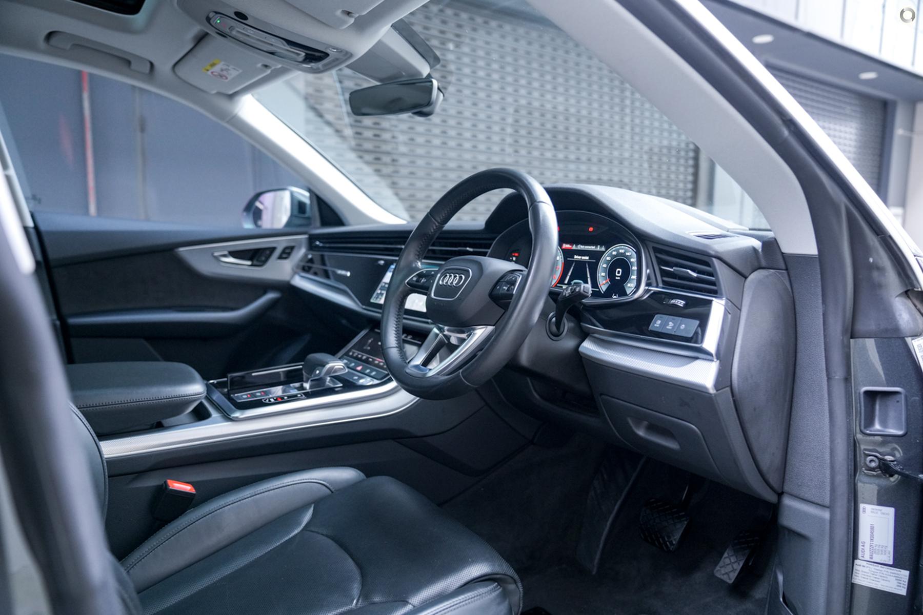 
								2019 Audi Q8 4M F1 MY19 55 TFSI Wagon 5dr Tiptronic 8sp quattro 3.0T/12kW – #818 full									