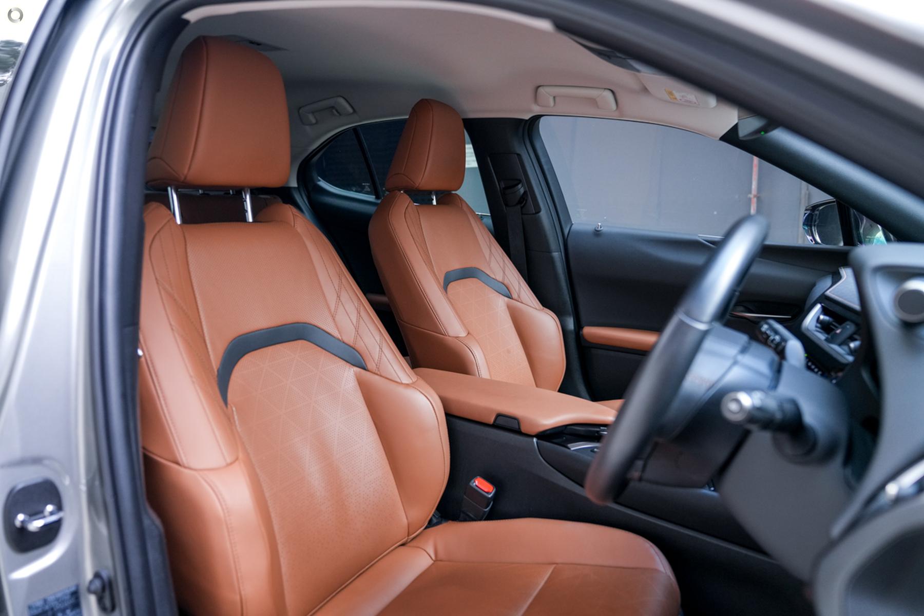 
								2021 Lexus UX MZAH10R UX250h Sport Luxury Hatchback 5dr E-CVT 1sp 2WD 2.0i/80kW Hybrid – #817 full									